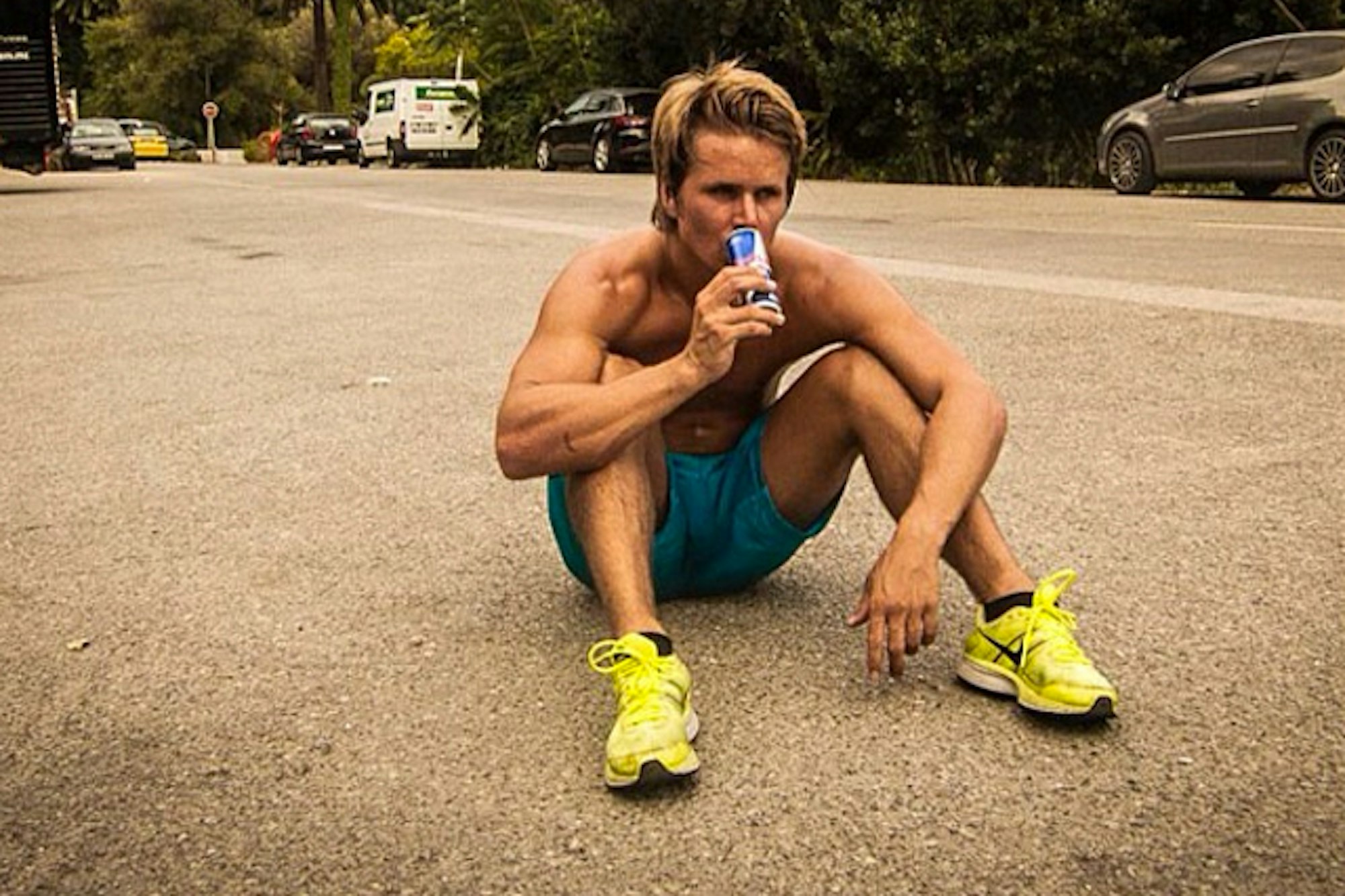 Here's 10 photos of Jon Olsson without a shirt on, plus rider list for 10th JOI