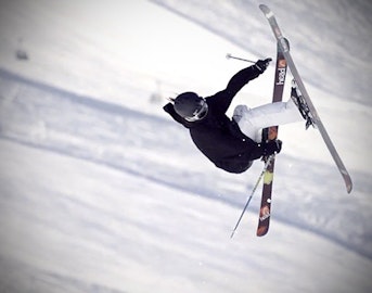 Watch the ladies of Nine Queens bombard the castle at Livigno