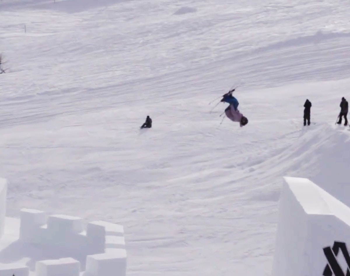 Watch the three winners of the "Wanna be a Queen" online video contest