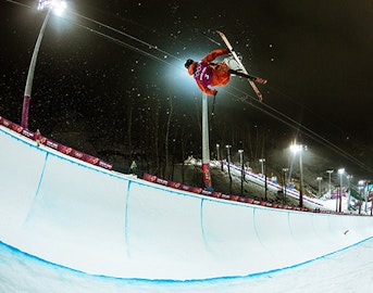 Notes and photos: First Olympic halfpipe nighttime training session