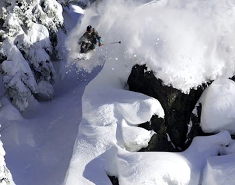 SFTV crew turns skiing into a video game in S7E7, "Super Pillows"