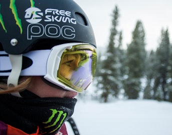 Hear sounds from ladies' slope qual. at Grand Prix; Voisin, Eliassen, more