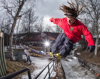 MMWUC: Harlaut jibs Sweden, plus the instant karma fails compilation