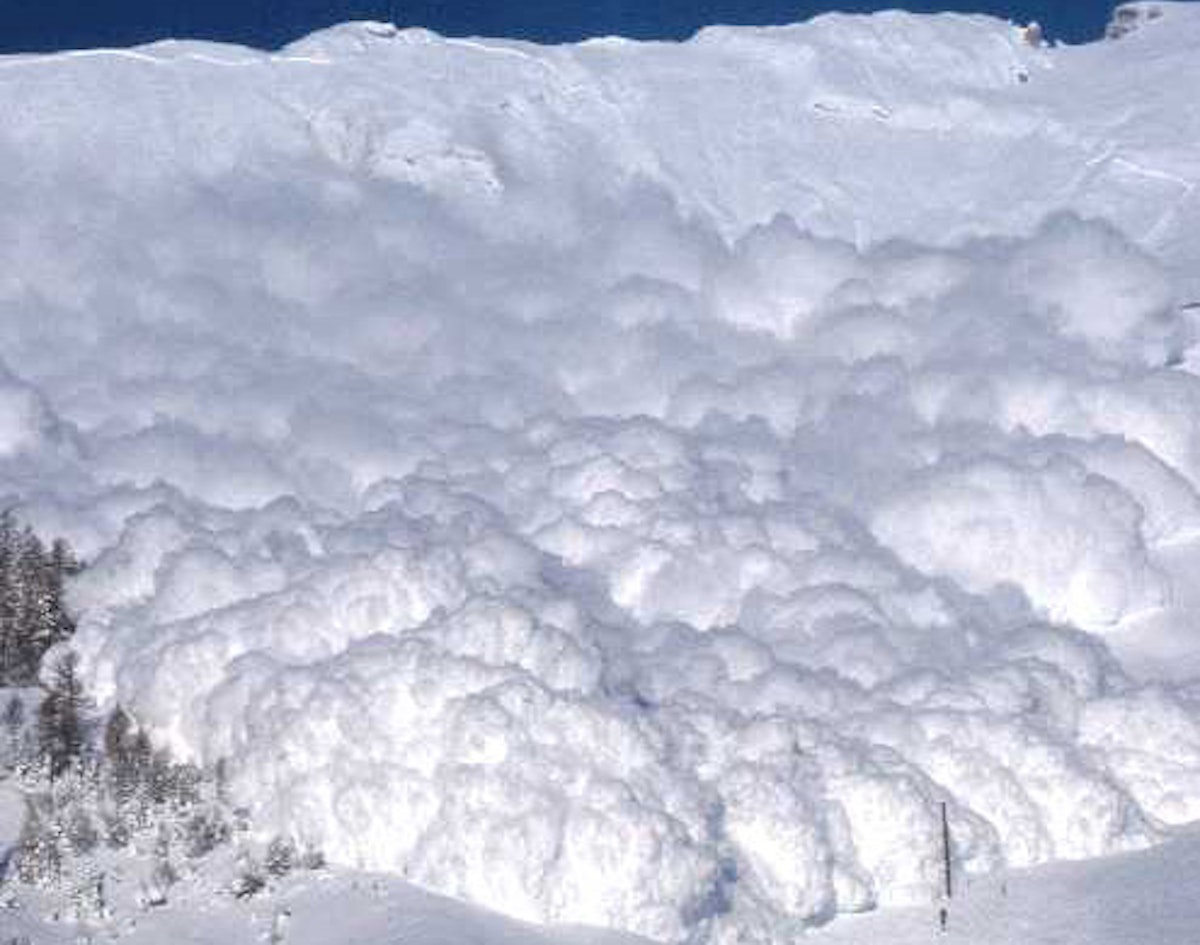 Canadian Avalanche Centre warns backcountry skiers to avoid new smartphone apps