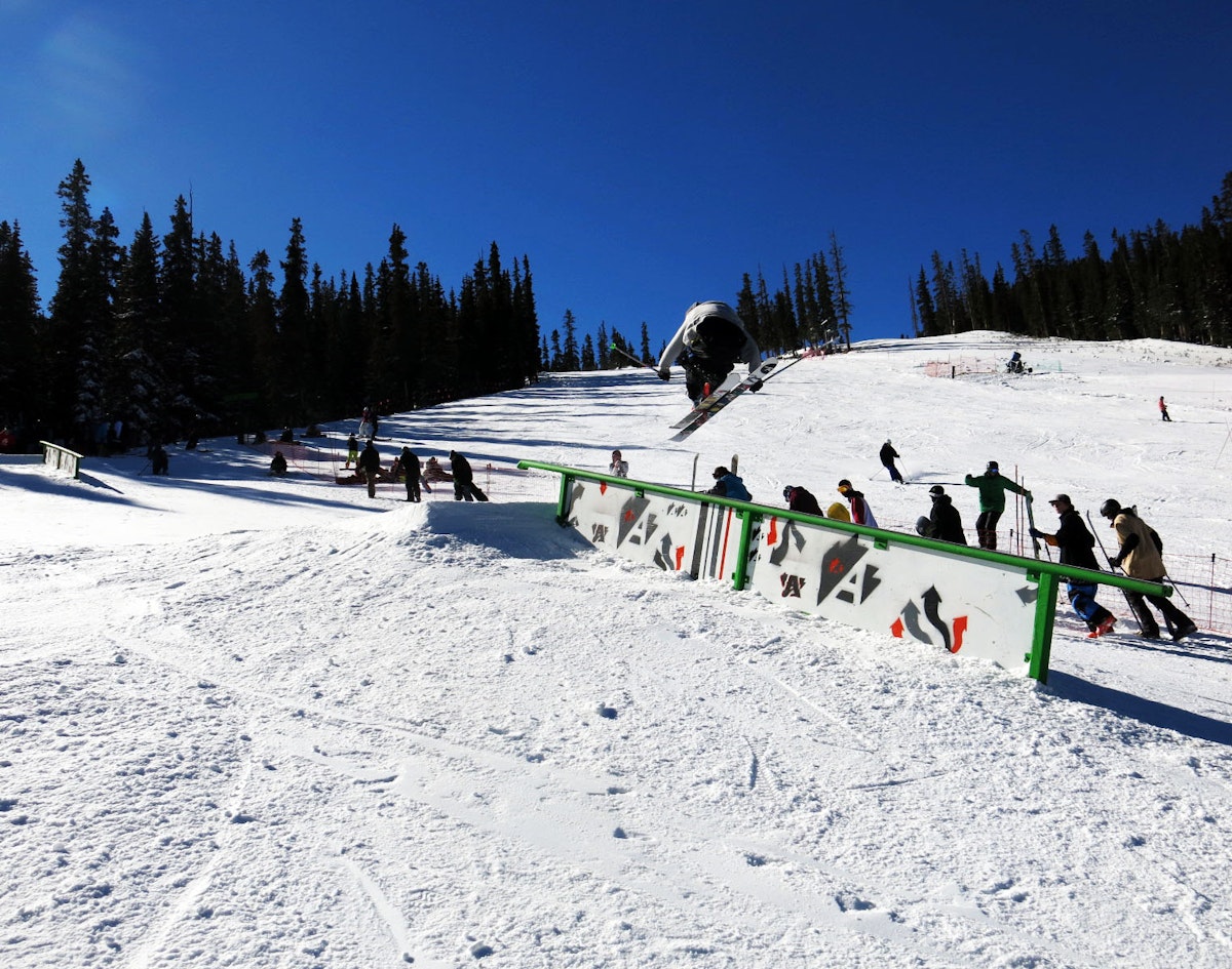 2013/14 ski season kicks off at Arapahoe Basin with blue skies and sunshine