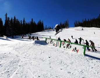 2013/14 ski season kicks off at Arapahoe Basin with blue skies and sunshine