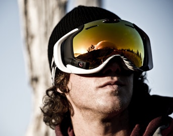Oakley unveils new Airwave 1.5 goggle featuring Heads-Up Display
