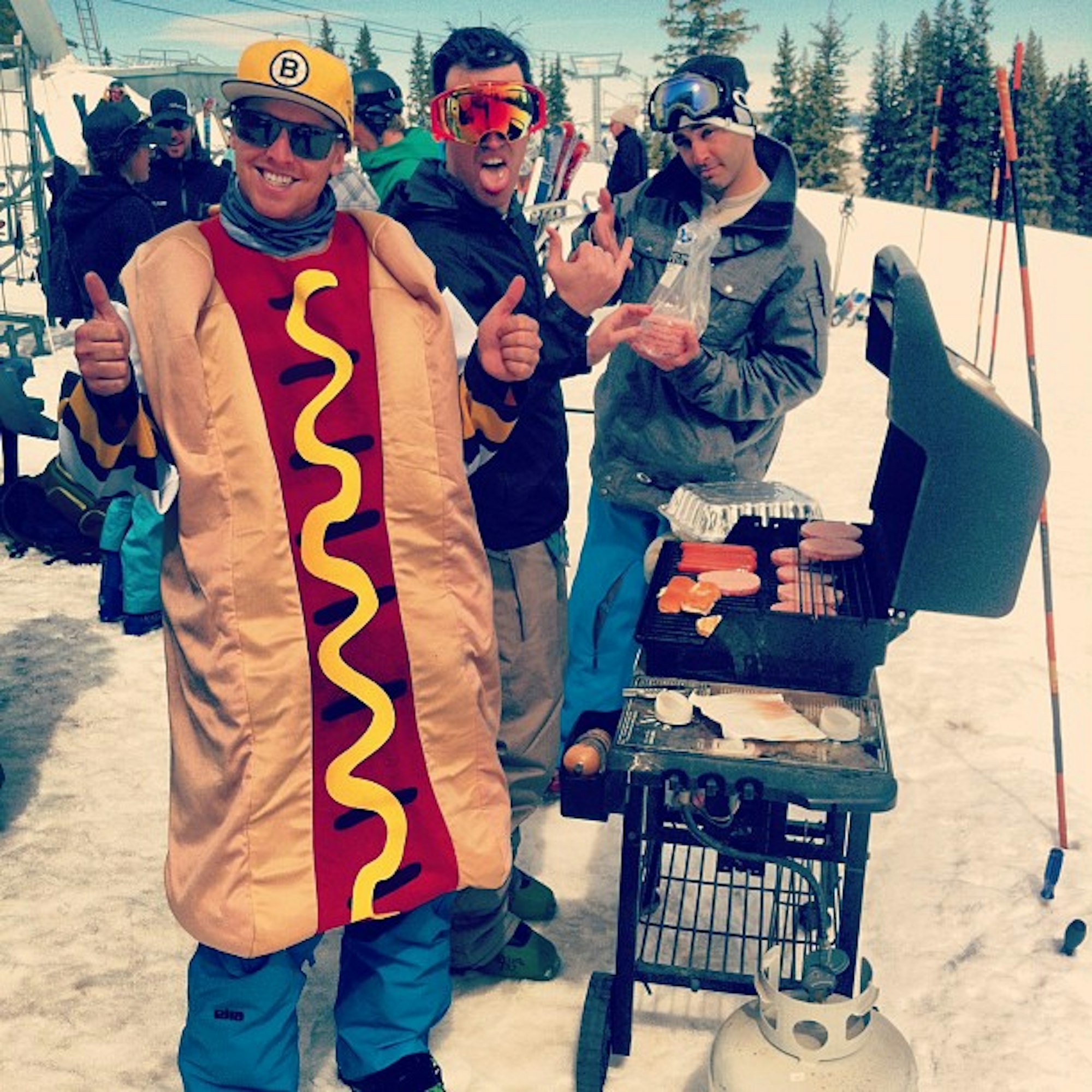 kylepalmer That's how we roll at #FreeskierFest @hanklambo @freeskiermagazine #HotDog #BBQ
