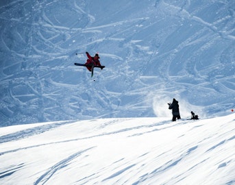 Watch round 1 run ski videos from the 2013 Swatch Skiers Cup slopestyle