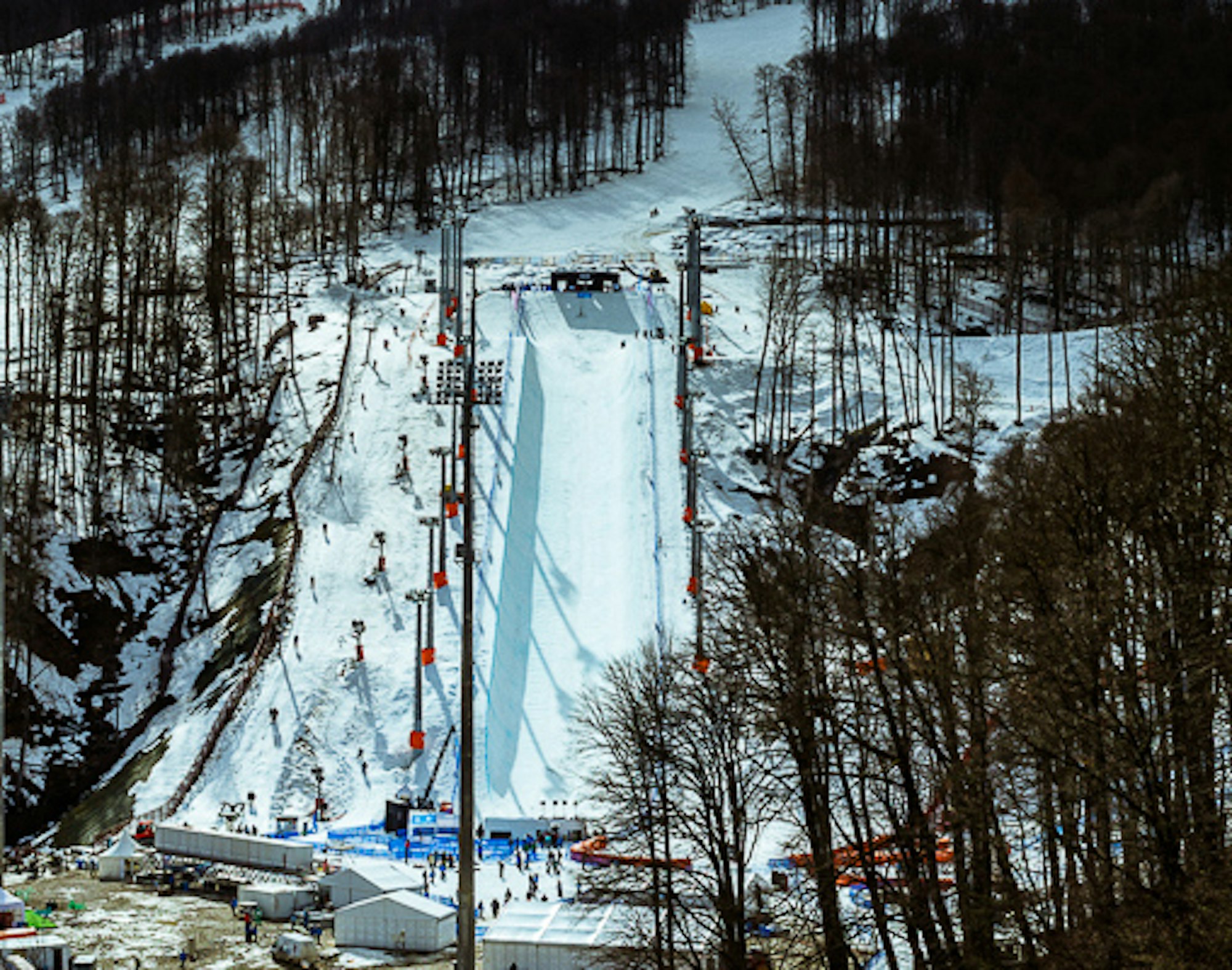 Halfpipe skiing takes Russian: Practice starts at the Sochi Test Event and World Cup