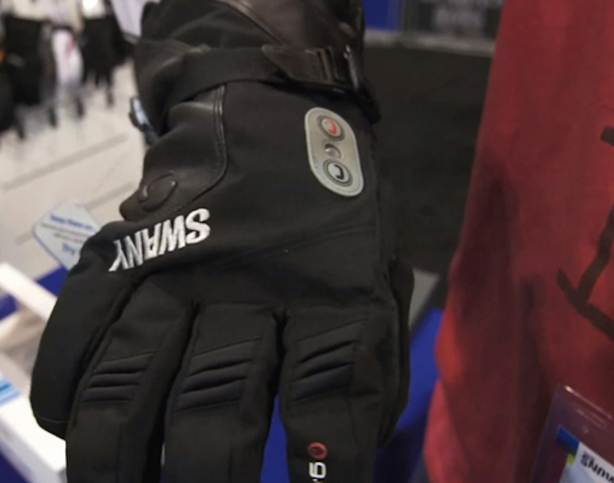 Product preview video: The g.cell glove by Swany