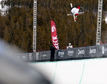How is Tanner Hall skiing right now? Watch his 6th place run from Dew Tour