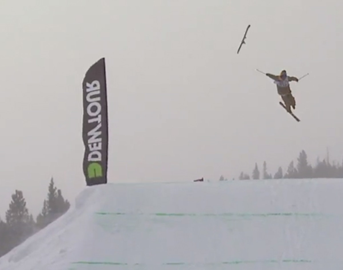 Tom Wallisch loses ski in midair, narrowly avoids nasty spill