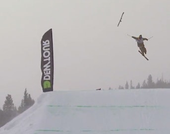 Tom Wallisch loses ski in midair, narrowly avoids nasty spill