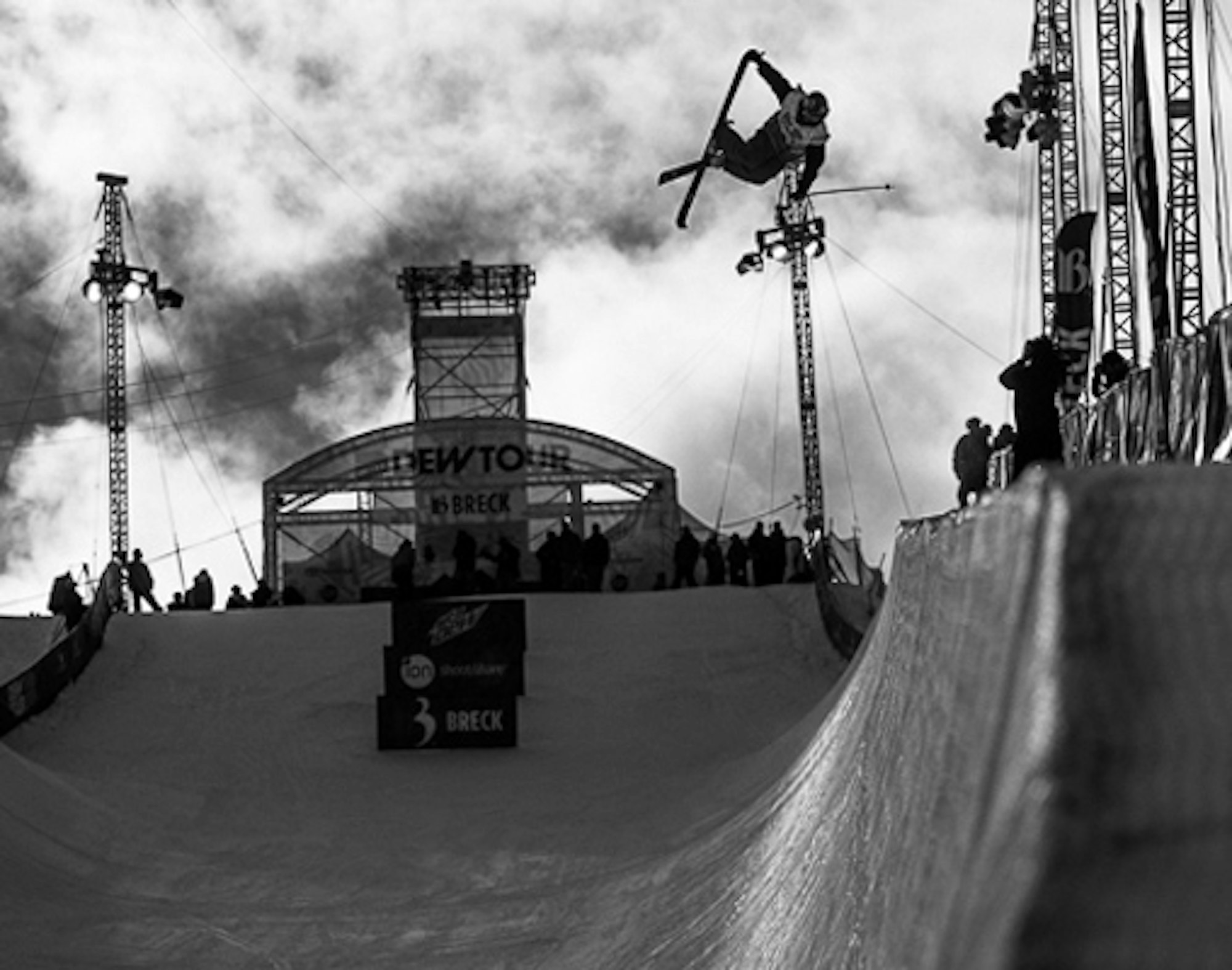 Watch video of the top three runs from Dew Tour superpipe finals