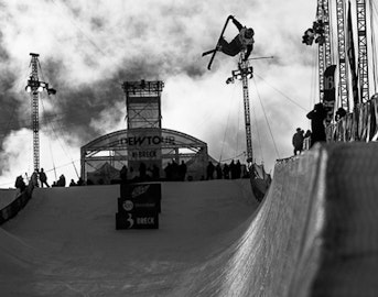 Watch video of the top three runs from Dew Tour superpipe finals