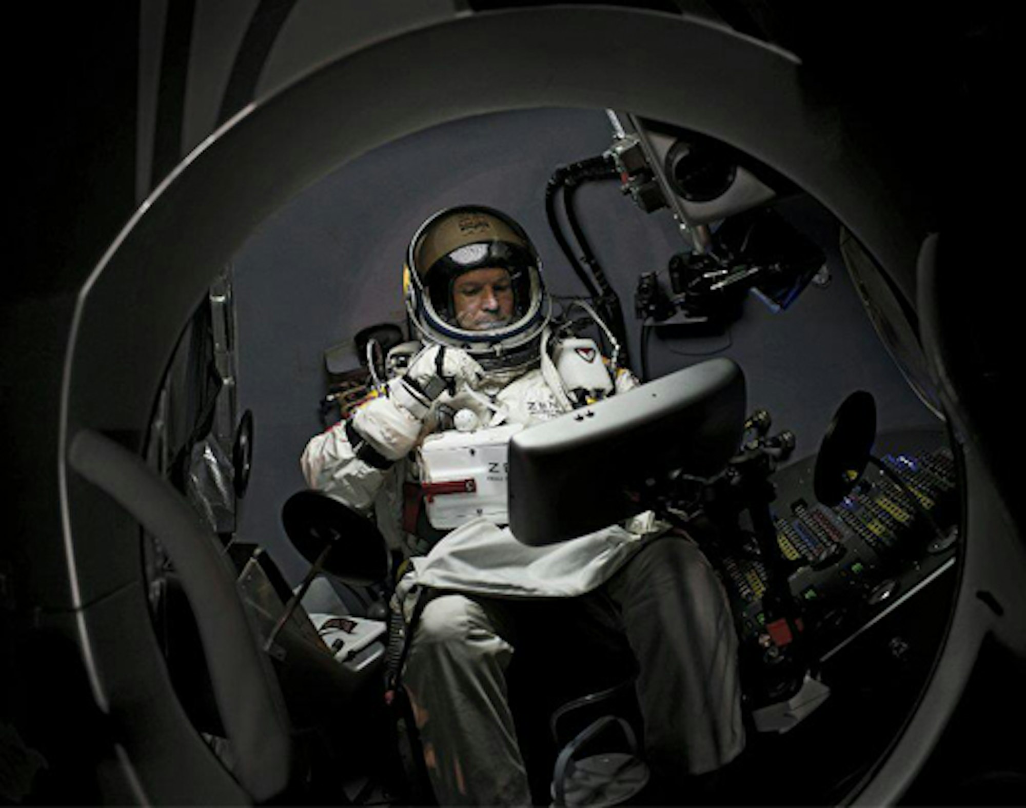Baumgartner's supersonic freefall postponed until further notice