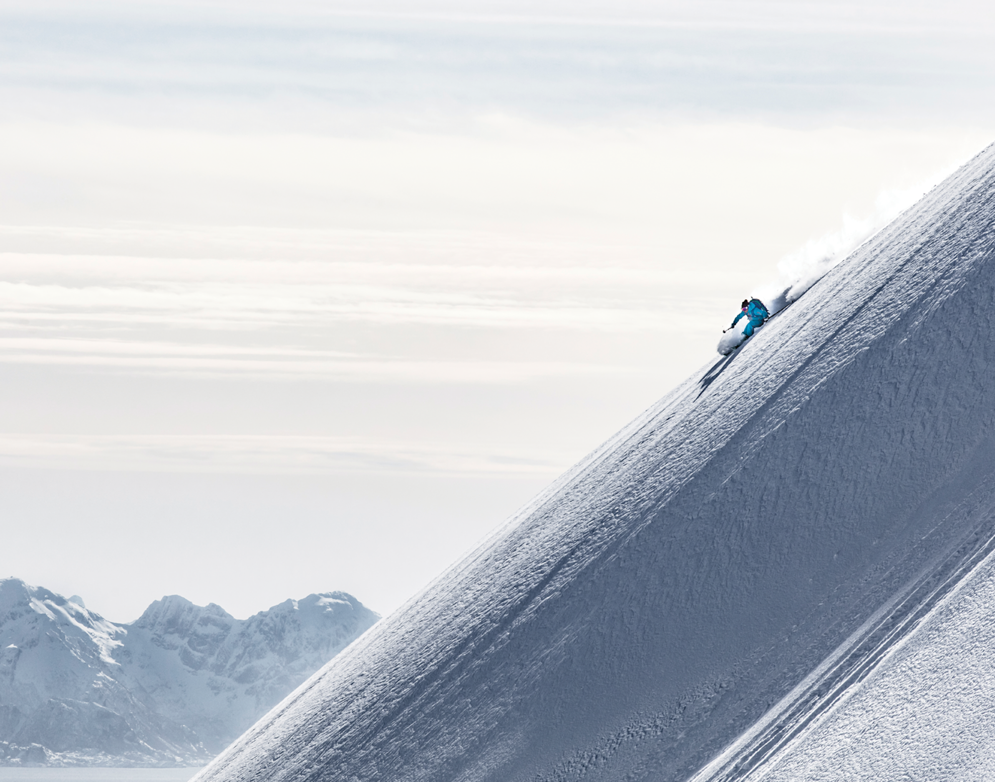 Johanna Stalnacke skiing down a steep slope