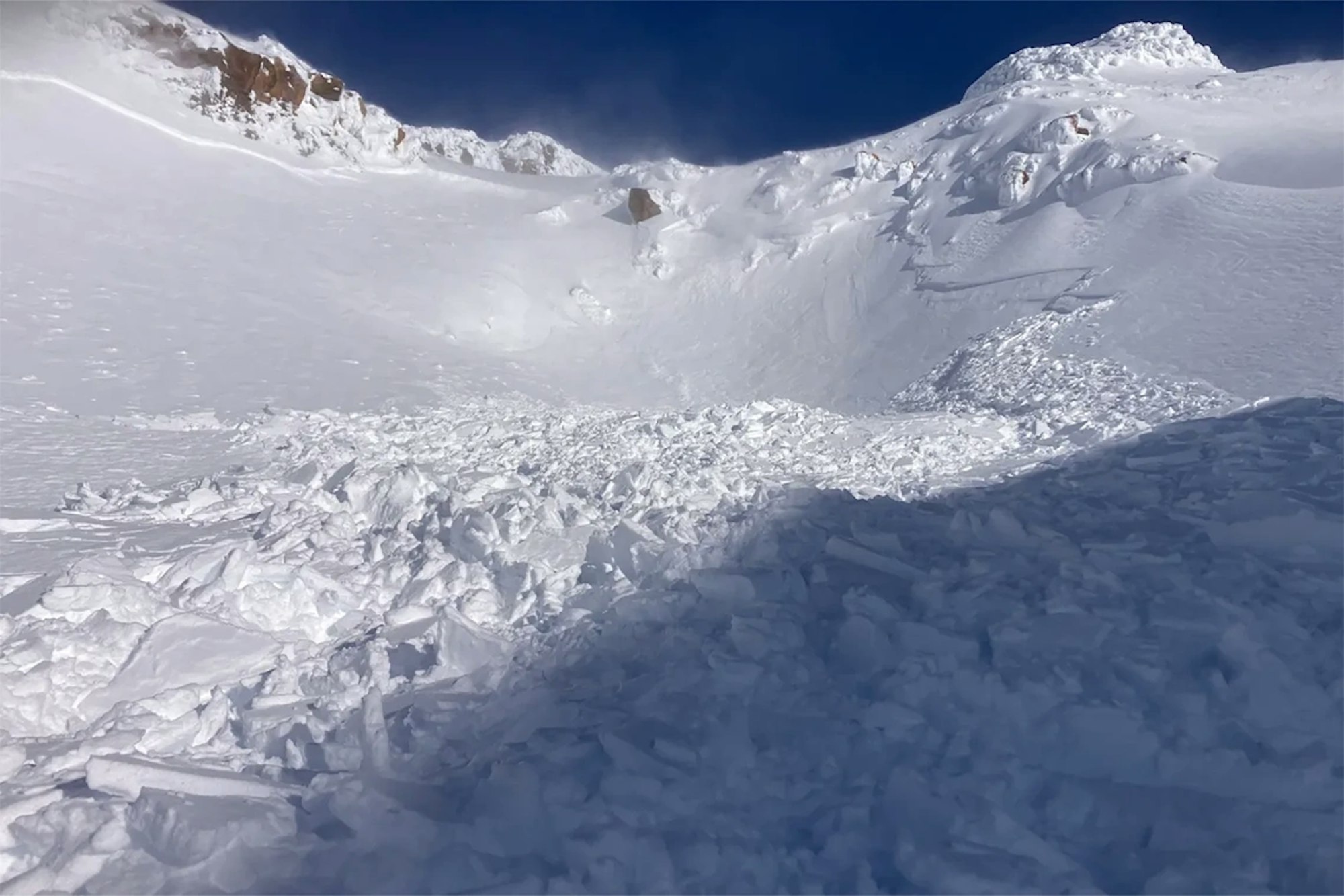 Avalanche on New Zealand's North Island Buries Four with Casualties Avoided