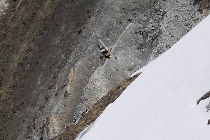 No Snow, No Problem - Candide Thovex Skis Les Tufs