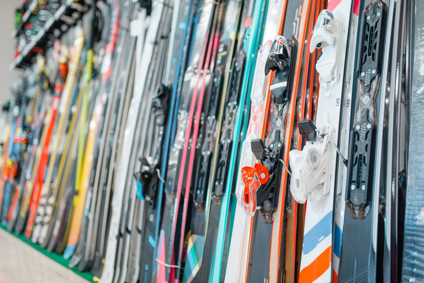 How to Buy Cheap Ski Gear: Best Post-Season Deals and Used Tips