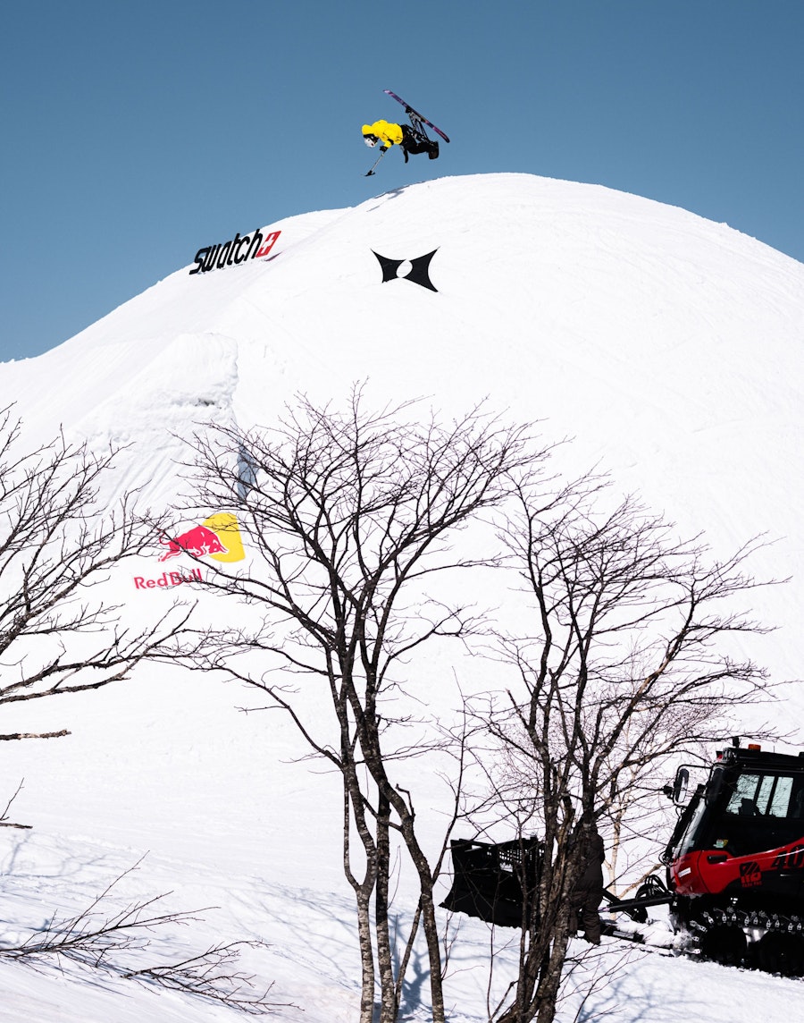 Jay Rawe Skiing at The Nines Japan