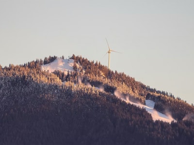Sustainable Ski Resorts and How Skiers Can Reduce Impact