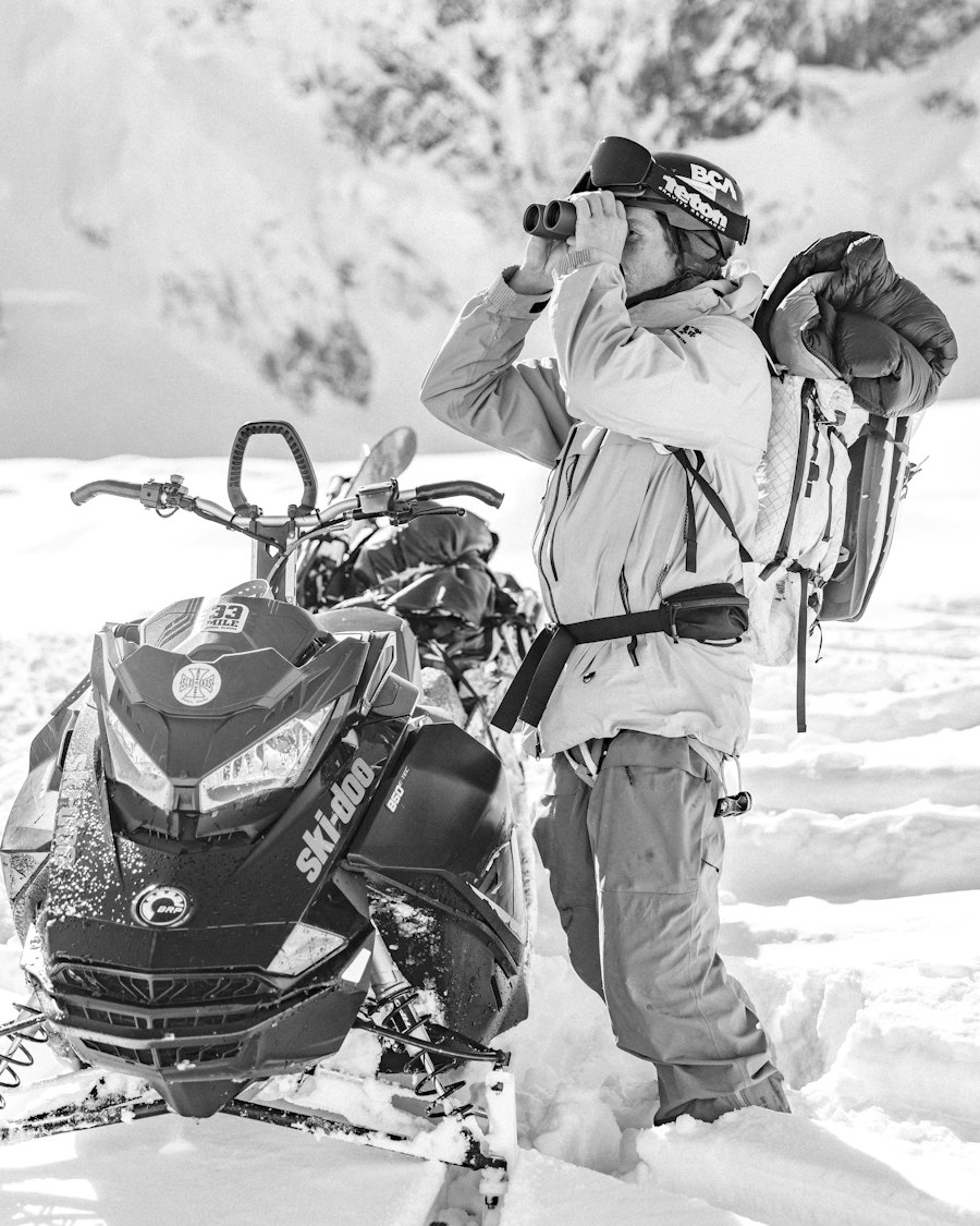 Scoping out those Alaskan lines.