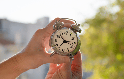 daylight saving winding clock
