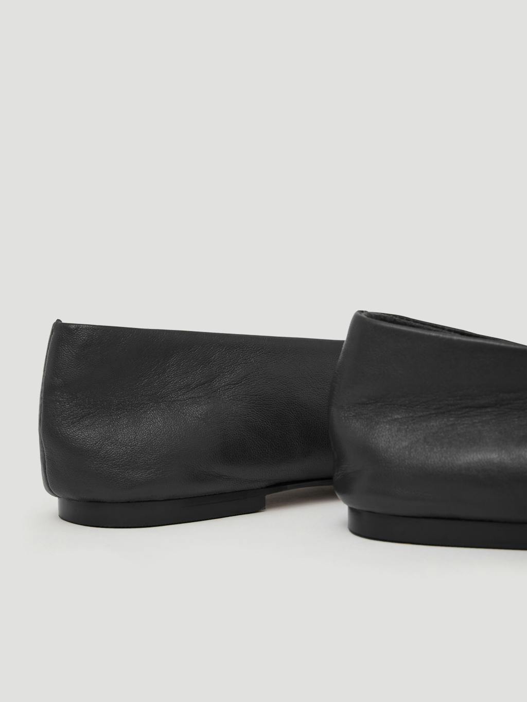 013997-0456-02 Asymmetric Leather Ballet Flats