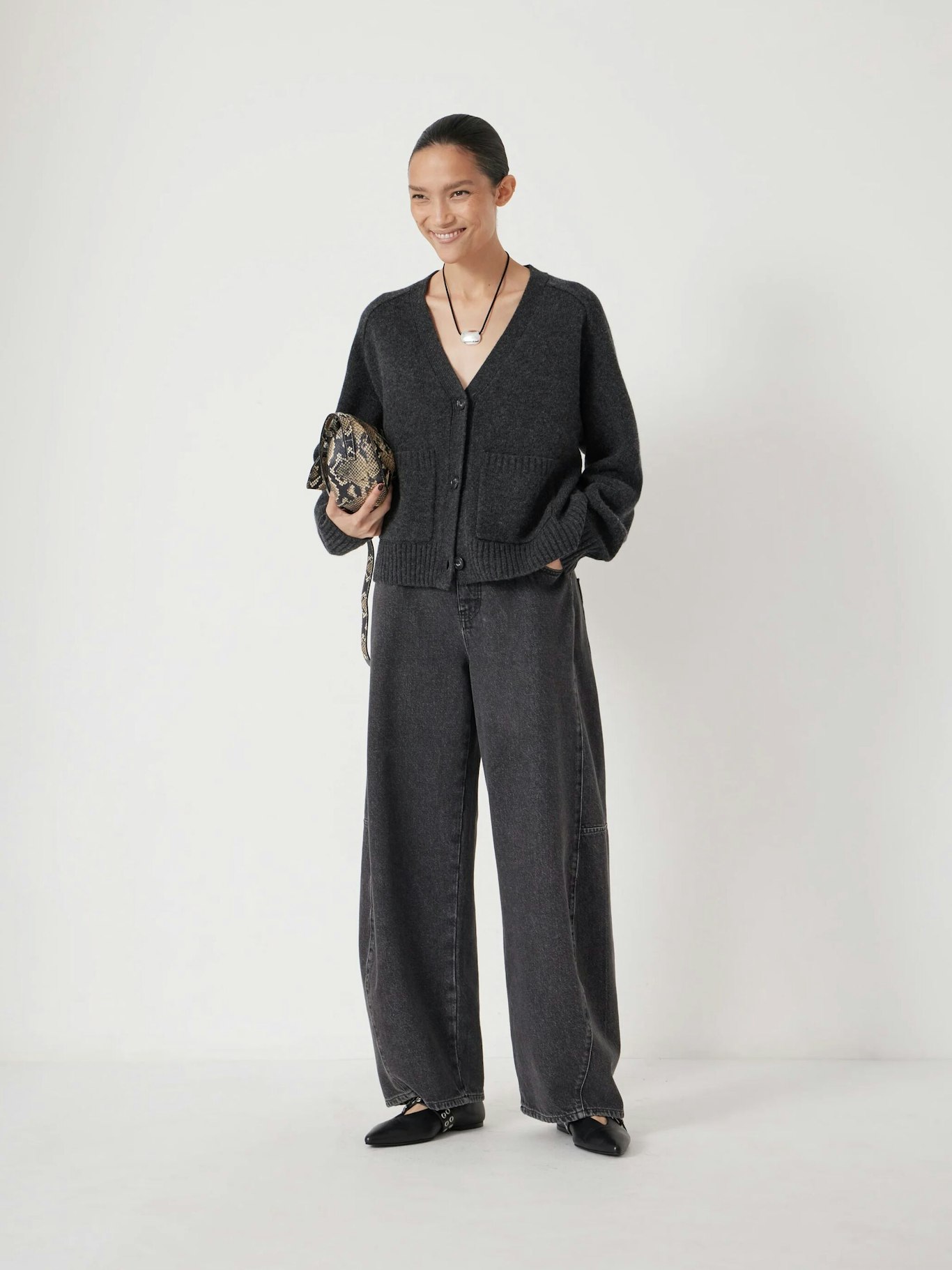 012975-2806-01 Daisy Merino Wool V Neck Cardigan