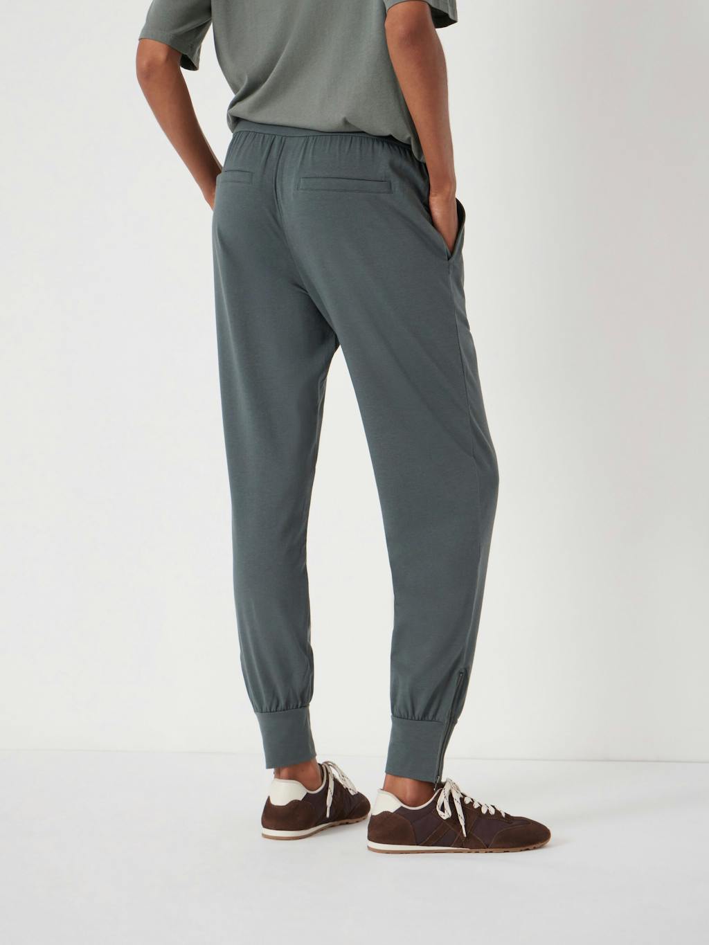 010982-1833-03 Amie Joggers
