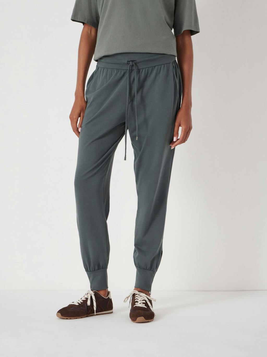 010982-1833-02 Amie Joggers