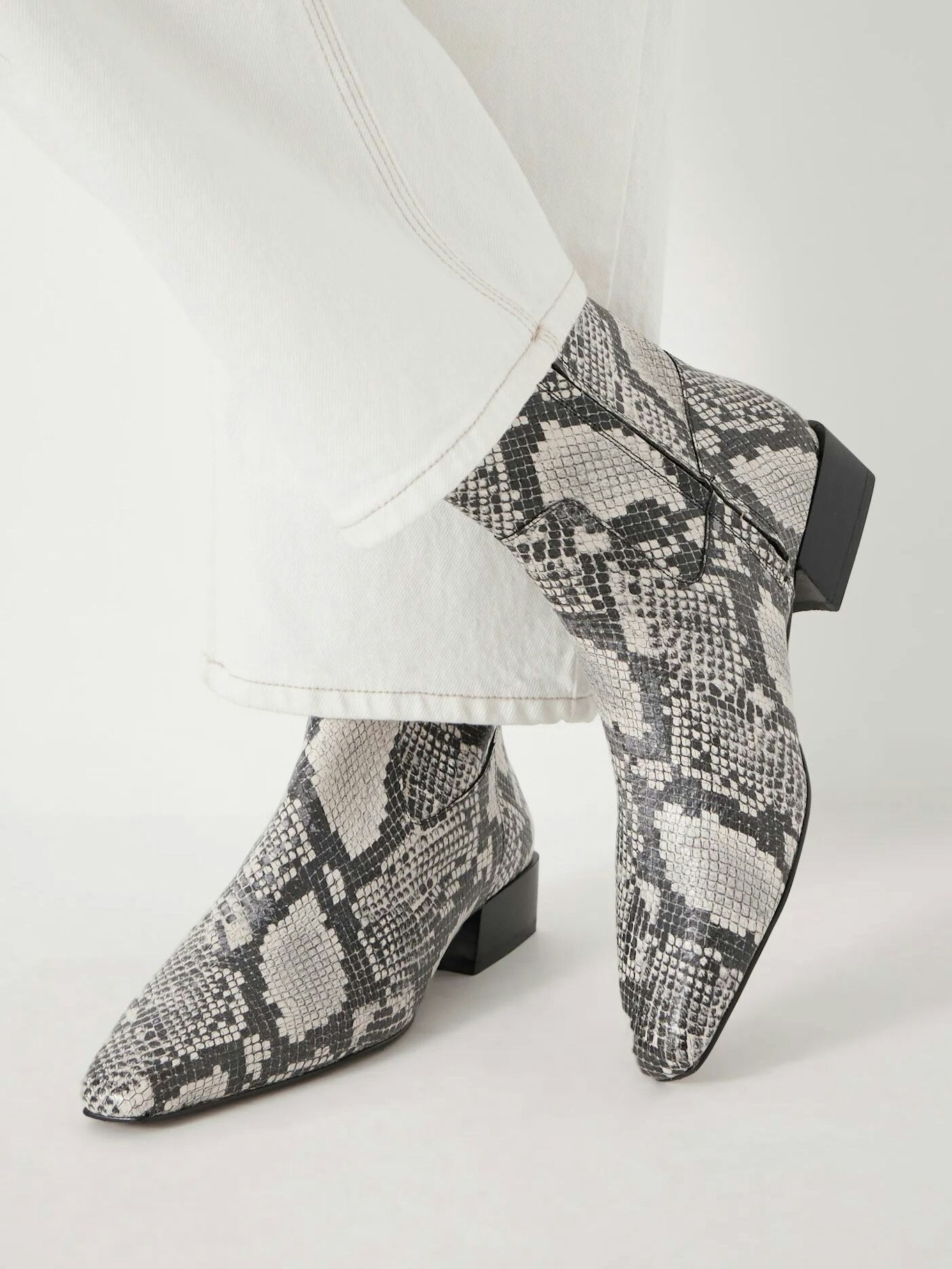 014016-0001-03 Leather Snake Print Square Toe Boots