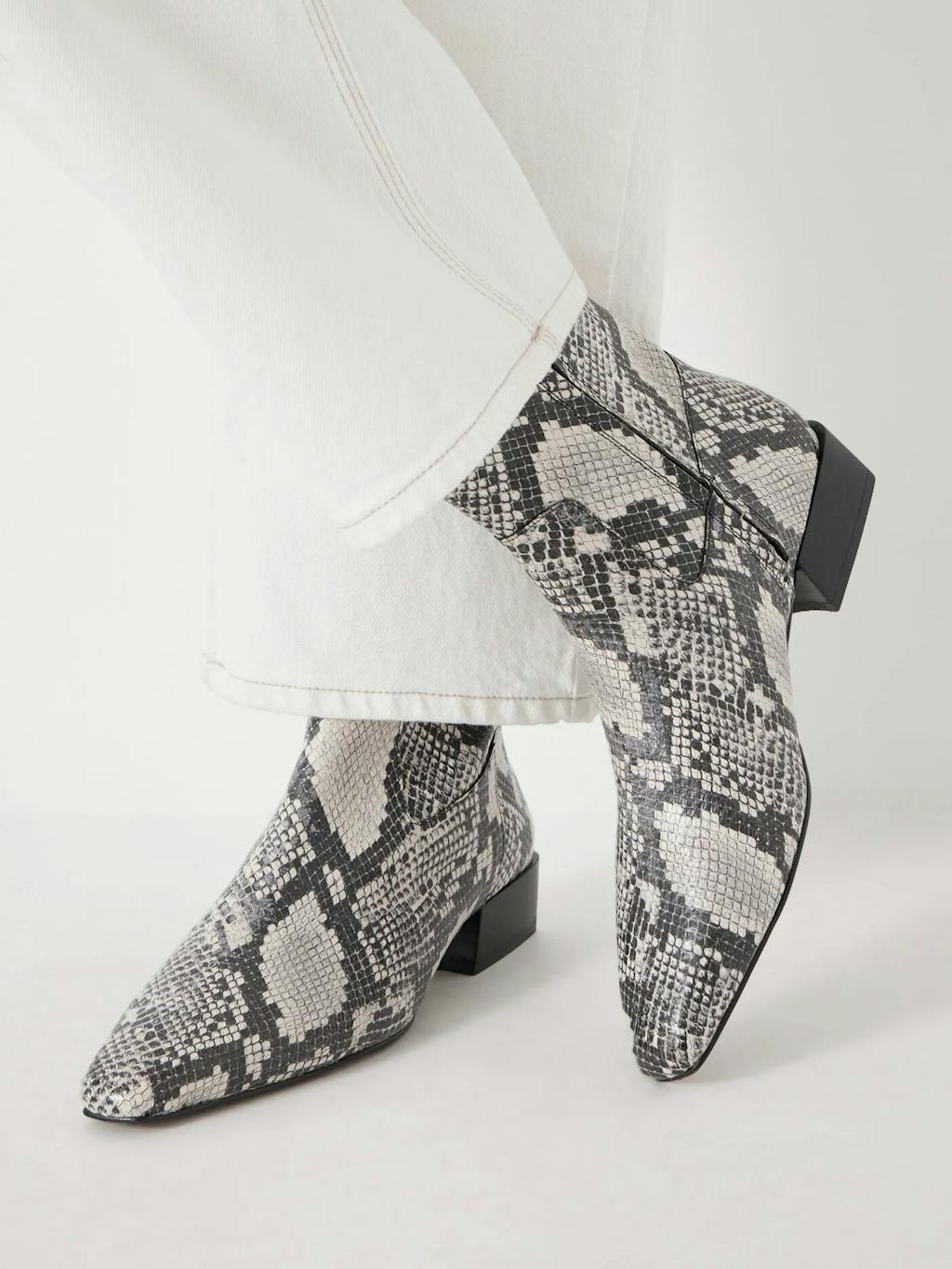 014016-0001-03 Leather Snake Print Square Toe Boots