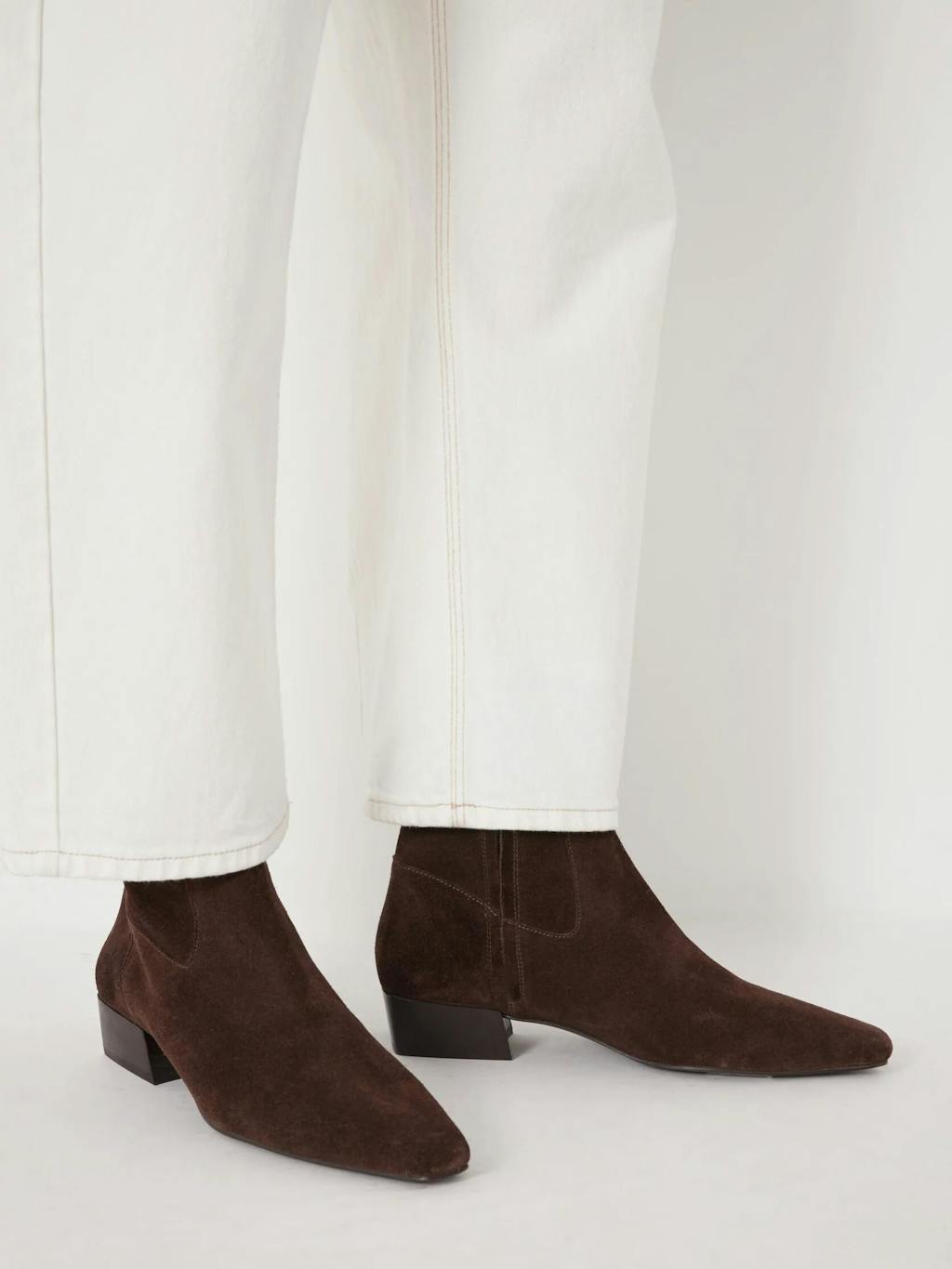 014017-3201-05 Suede Square-Toe Boots