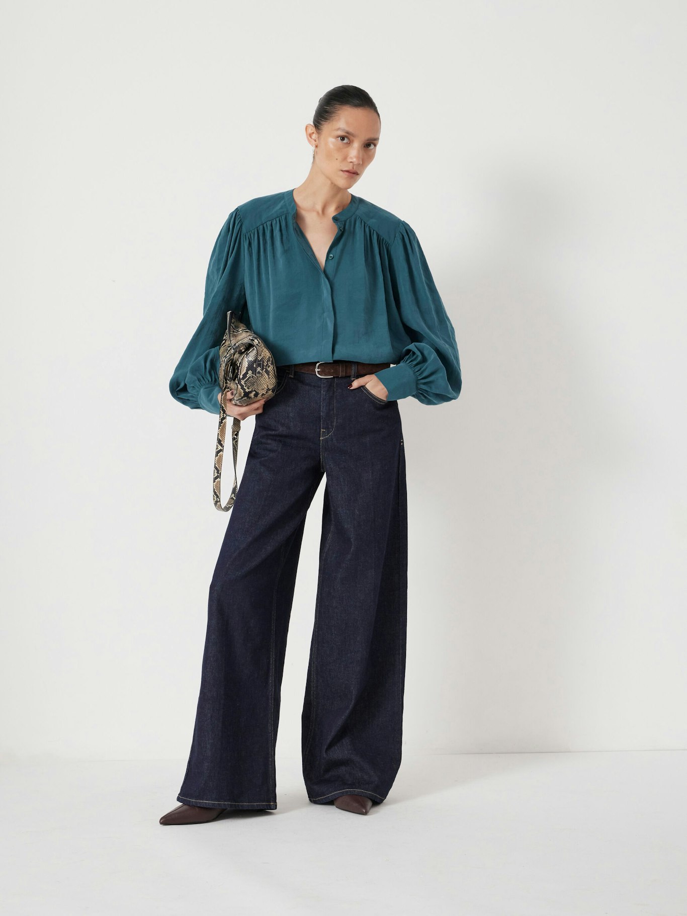 013840-1709-01 Puff Sleeve Blouse