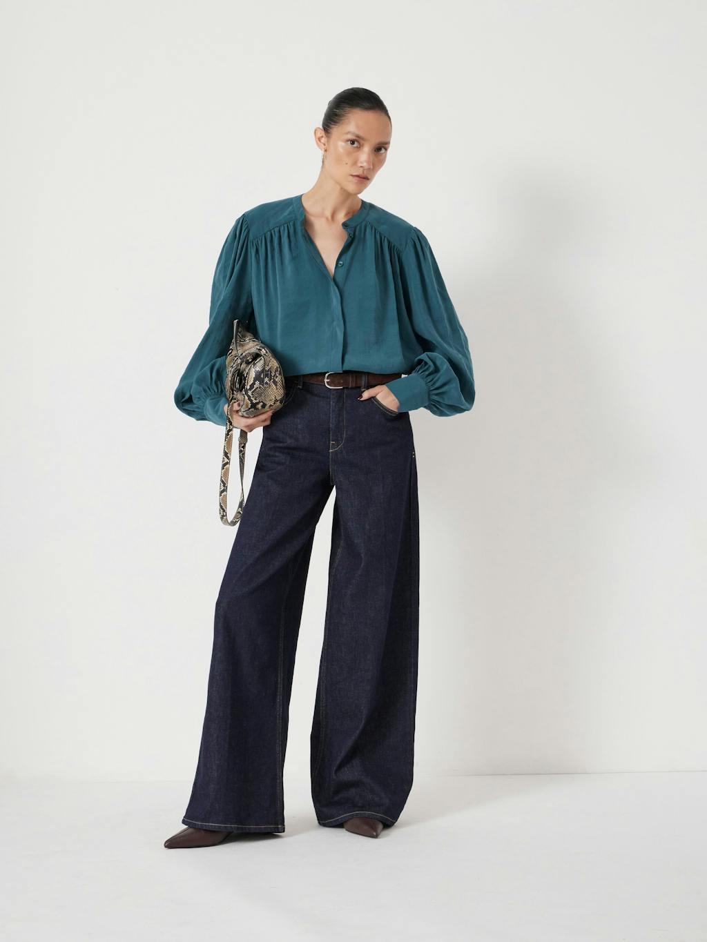 013840-1709-01 Puff Sleeve Blouse