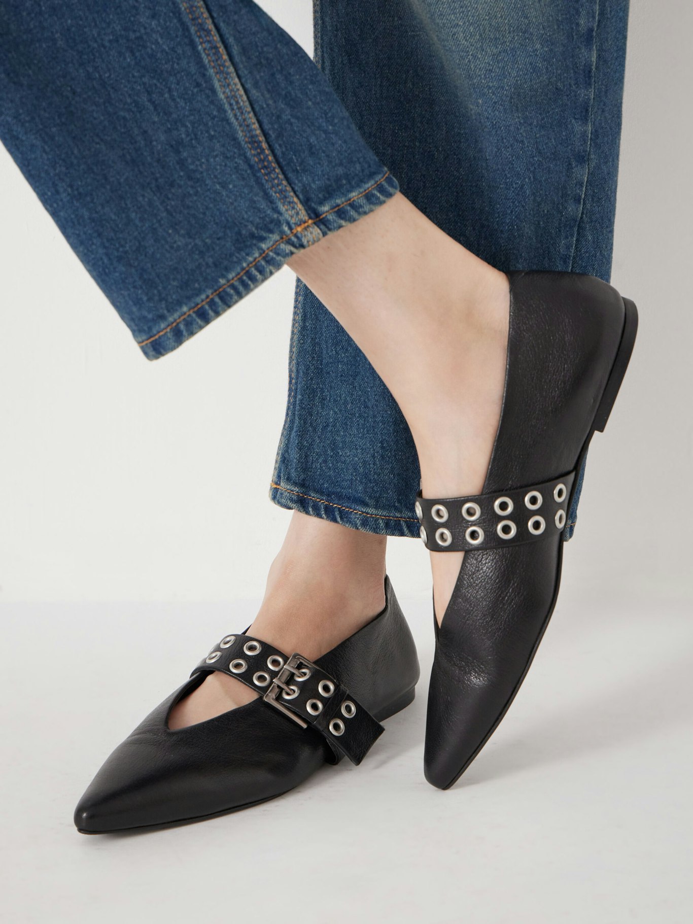 014020-0456-04 Buckled Leather Ballerina Flats
