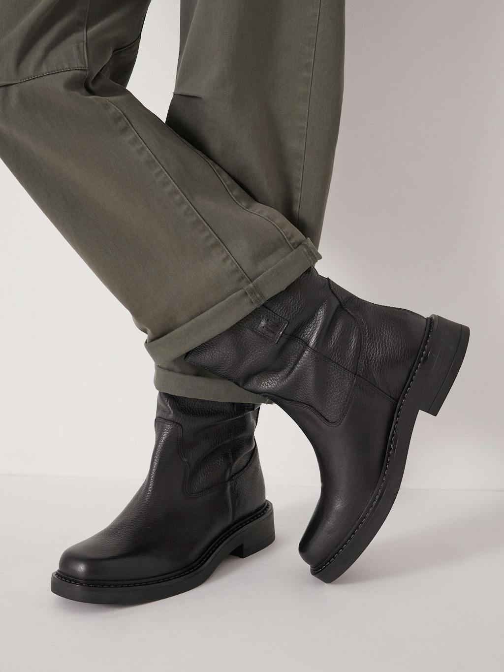 013616-0456-02 Leather Slouchy Biker Boot
