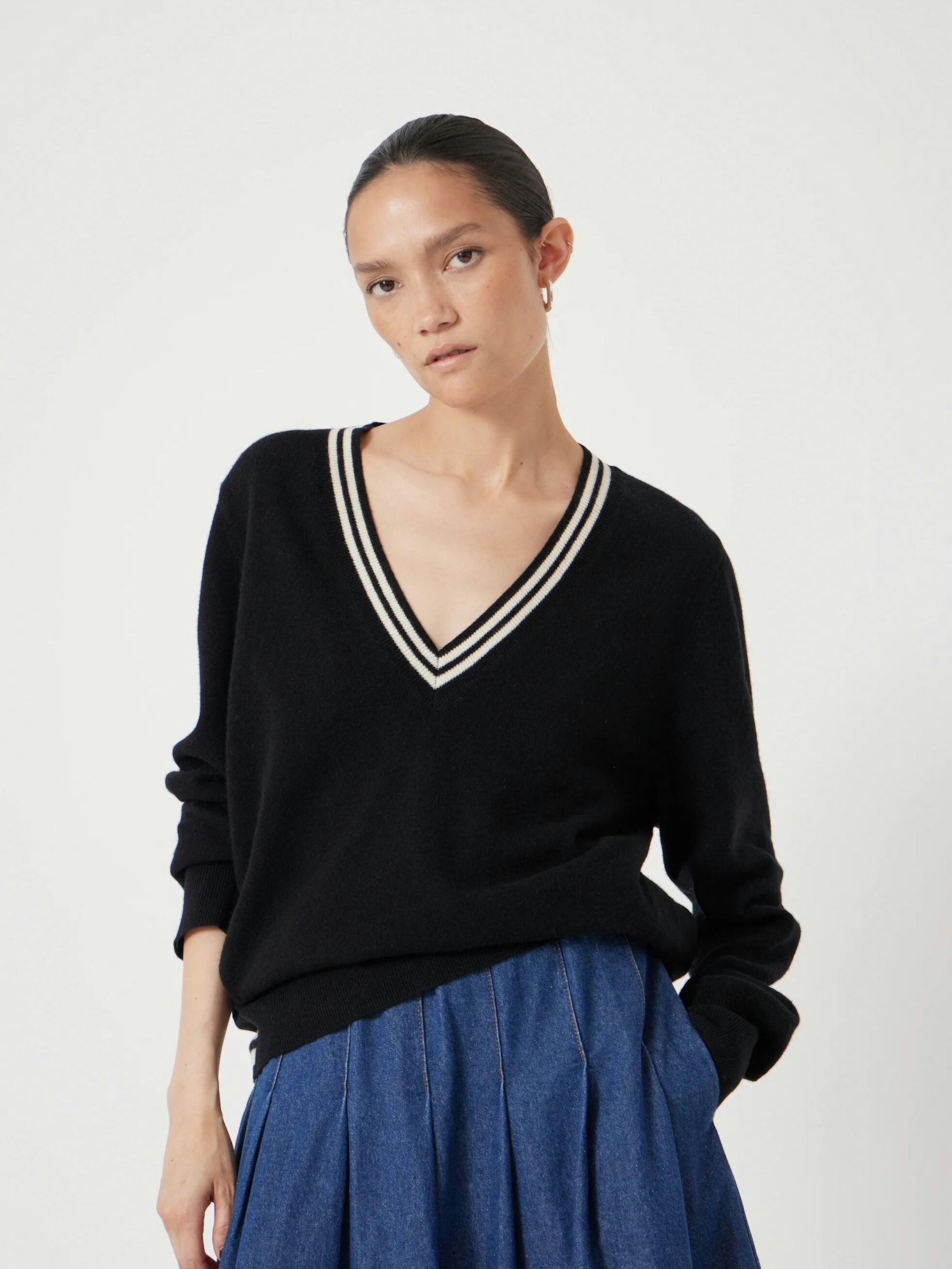 013456-0456-02 Merino Wool V Neck Jumper