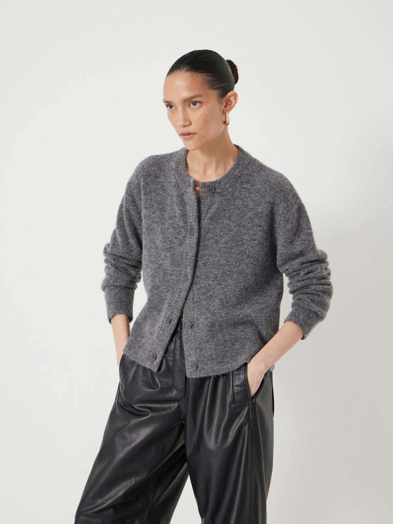 013803-2805-02 Crew Neck Boxy Cardigan
