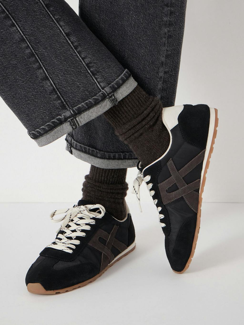 013722-0456-05 Suede Slimline Retro Trainers