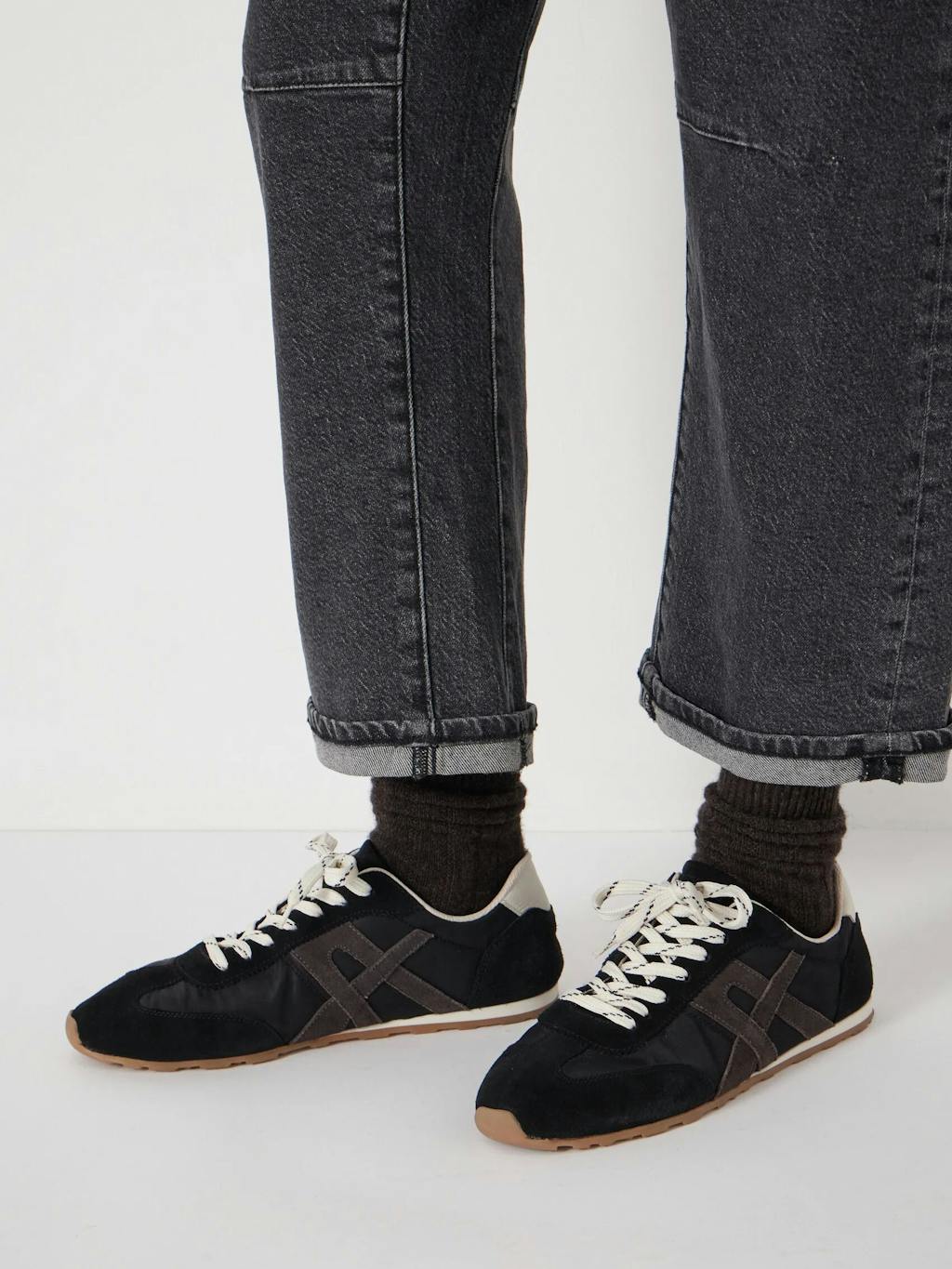 013722-0456-04 Suede Slimline Retro Trainers