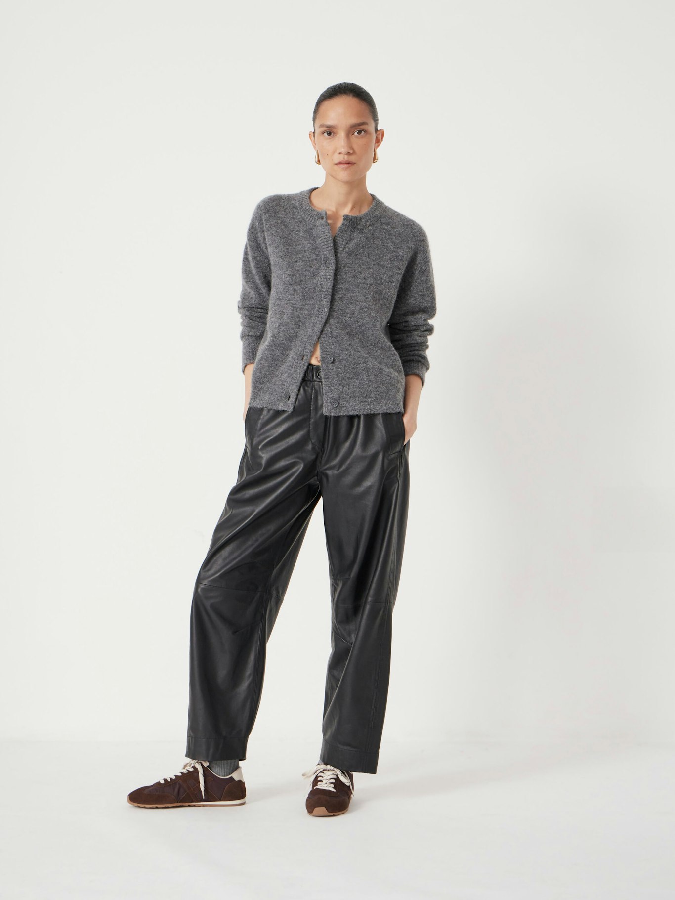 013803-2805-01 Crew Neck Boxy Cardigan