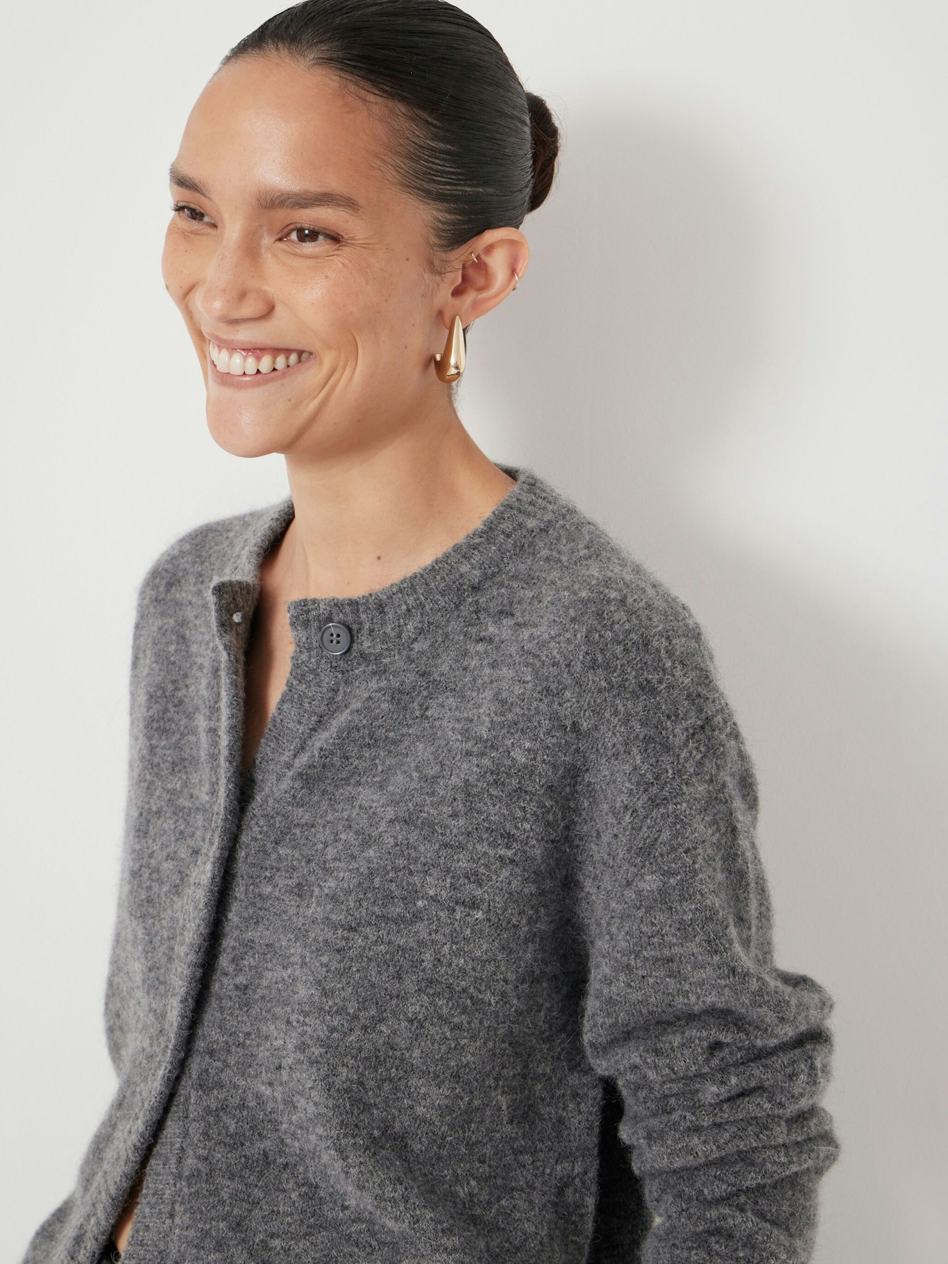 013803-2805-03 Crew Neck Boxy Cardigan