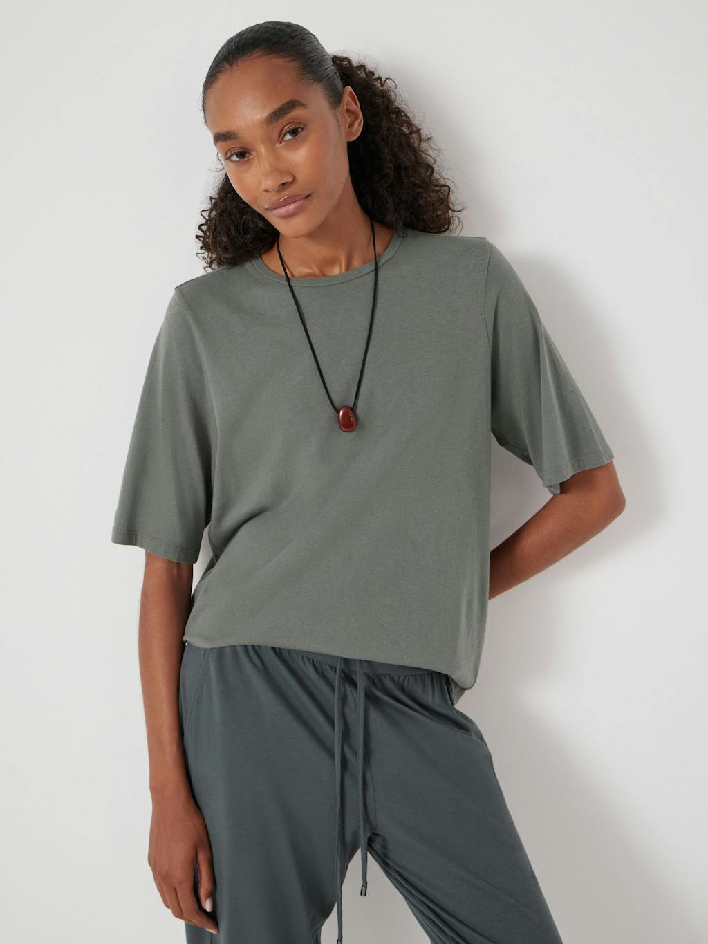 012549-1833-04 Reece Drapey T-Shirt