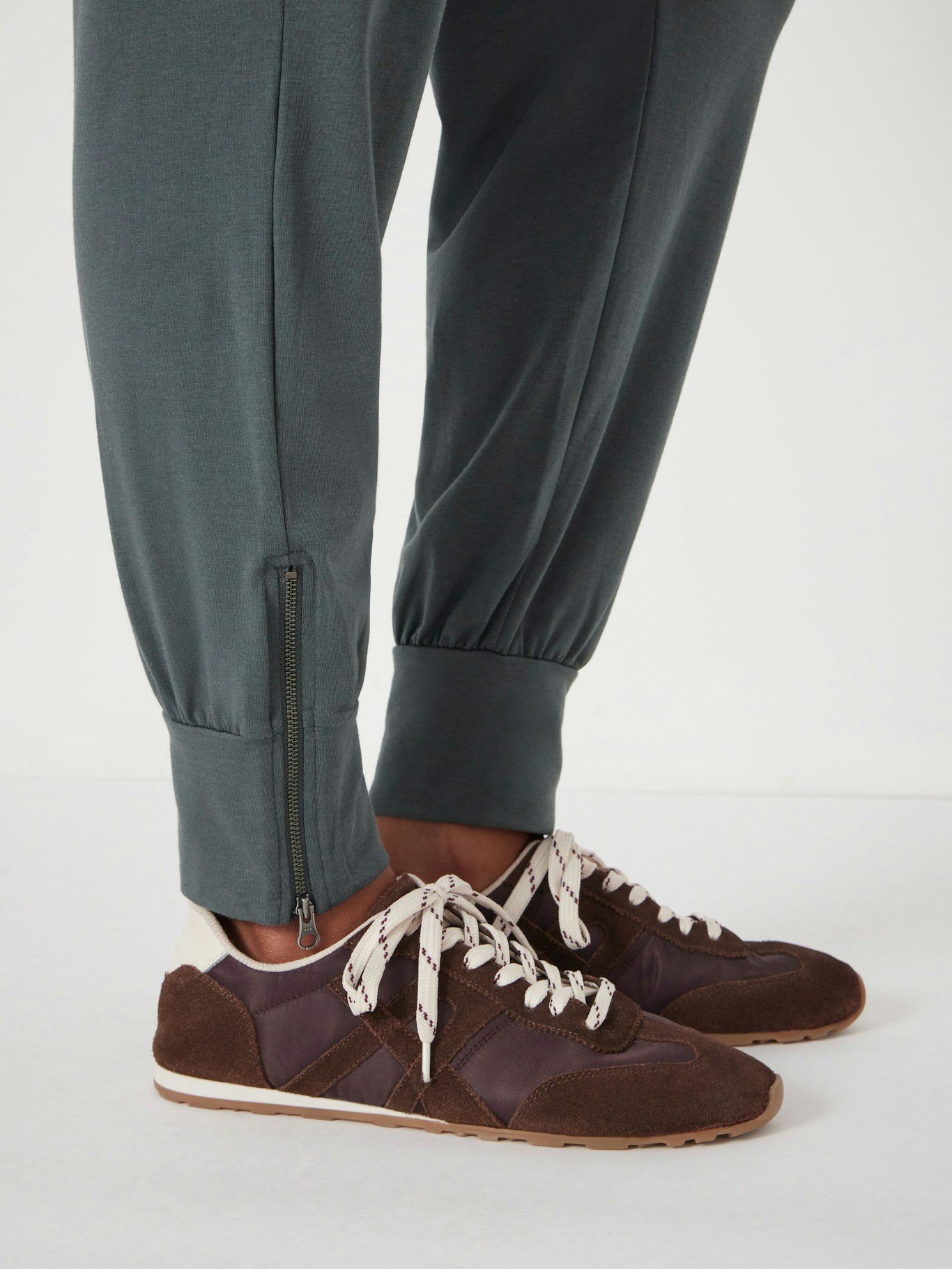 010982-1833-04 Amie Joggers