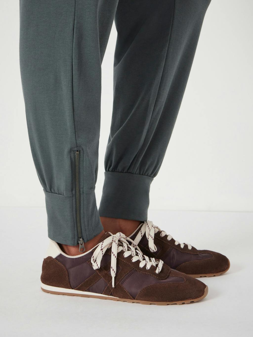 010982-1833-04 Amie Joggers