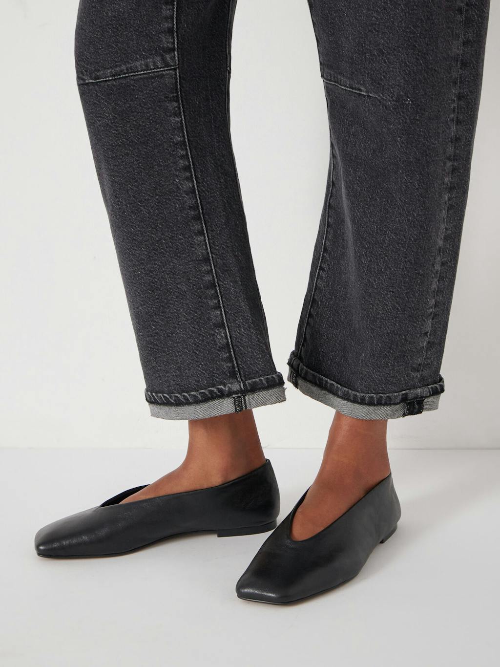 013997-0456-06 Asymmetric Leather Ballet Flats